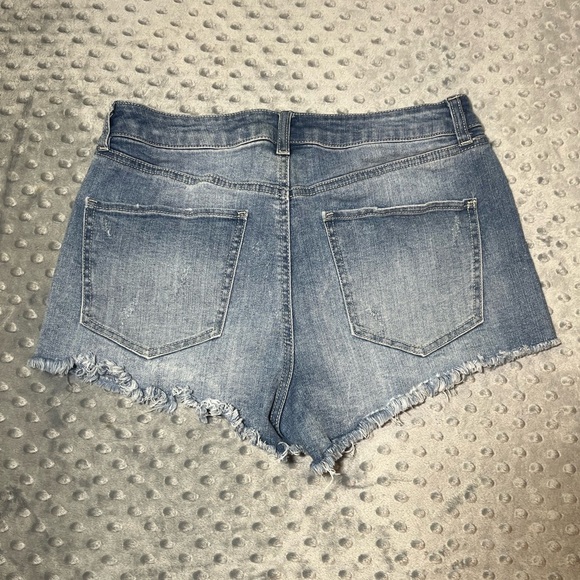 Refuge Denim Frayed cut off Shorts 4 - Picture 2 of 4